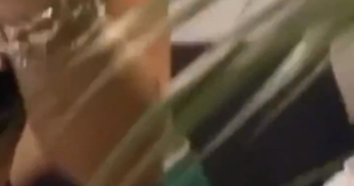 Guendalina Tavassi, disastro in diretta. Il marito non sa di essere inquadrato e si trastulla le parti intime