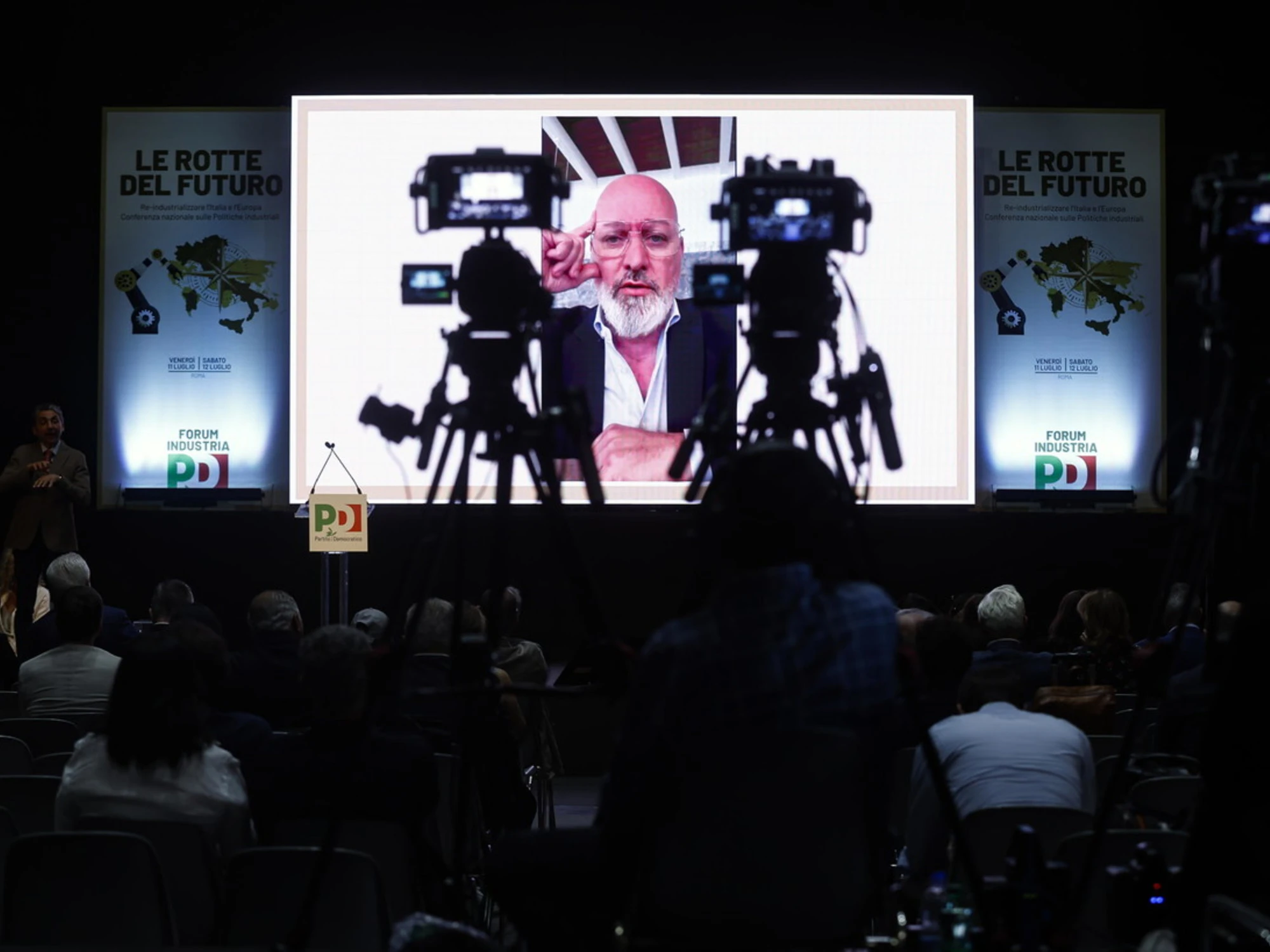 Pd, nel mirino adesso c'è Bonaccini: "Troppo morbido con Schlein"