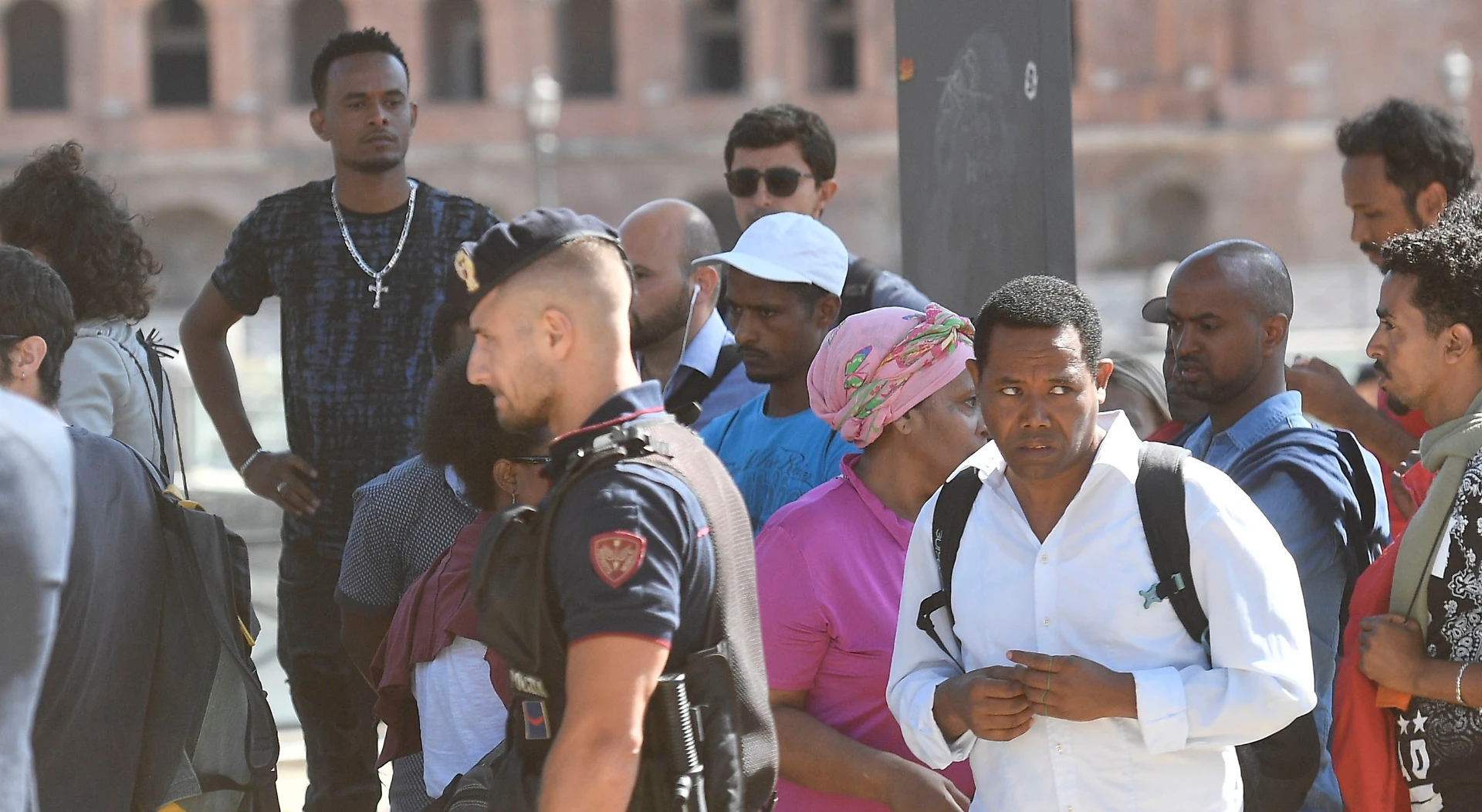 Immigrati, la lettera del poliziotto: noi li salviamo e loro ci ridono in faccia