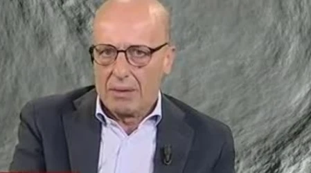 Alessandro Sallusti sulla guerra M5s-Pd al contante: "Truffa per favorire le banche"