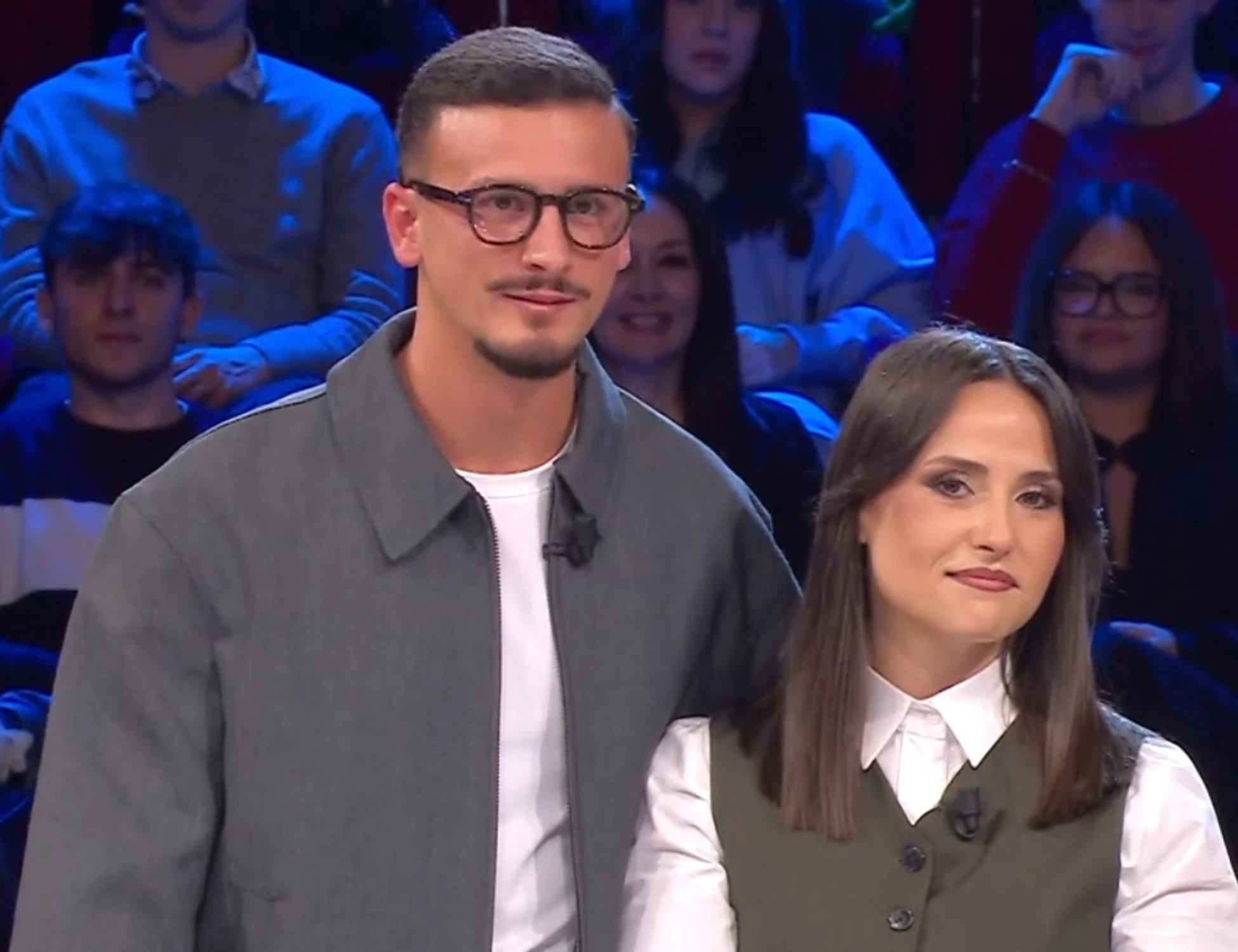 Affari tuoi, De Martino manda in tilt il fidanzato di Teresa con una domanda: "Ehm..."