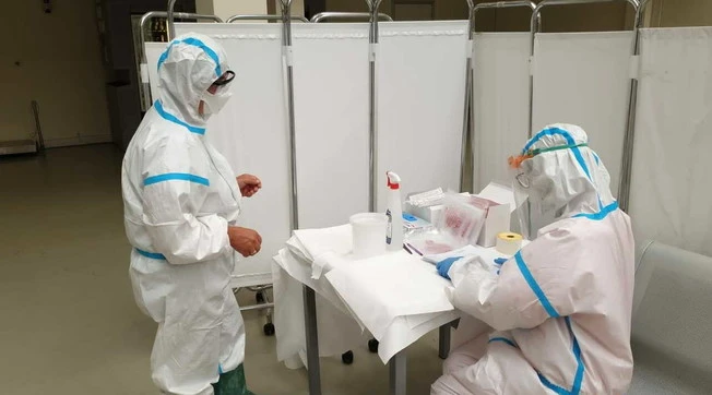 Coronavirus, a Milano la bimba di 4 anni positiva da 4 mesi: "Ogni notte si sveglia urlando, parla di mostri e dottori cattivi"