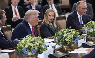 Meloni e Trump, la serata horror del piddino, da gufo a rosicone