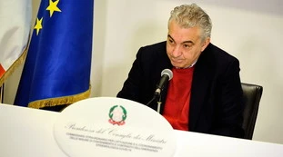 Domenico Arcuri, scandalo mascherine: "Otto contatti al giorno con l'indagato", la posizione si complica