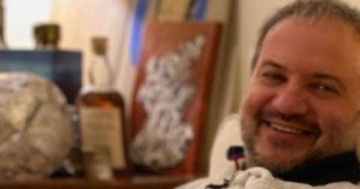 Claudio Borghi come non si era mai visto: una foto privatissima con la moglie