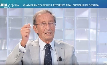 Gianfranco Fini contro Vannacci: "Riuscirà a guardarsi allo specchio?"