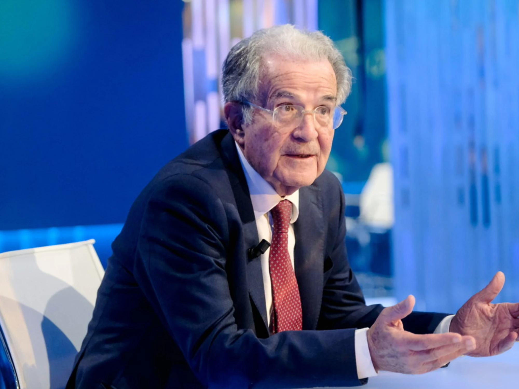 Pd, Prodi contro Schlein dopo il voto sul riarmo: "Non c'è contrasto tra amare la pace e preparare la difesa" | Libero Quotidiano.it