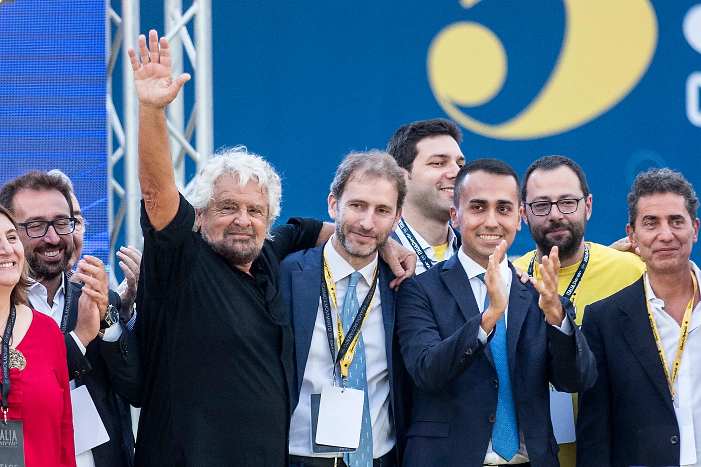 Luigi Di Maio e Beppe Grillo terrorizzati: non perdono solo consensi. Brutto presagio dopo l'inciucio