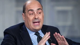 Nicola Zingaretti: "Basta tergiversare, dire subito sì al Mes". Conte e M5s spalle al muro