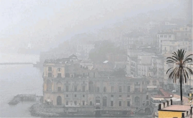 Napoli, la nebbia è la prova: questo è l'anno di Matteo Salvini