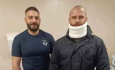 Torino, orrore della consigliera sotto la foto degli agenti in ospedale: "Neanche un graffio"