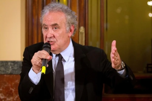 Maxi offerta da La7 Santoro pronto ad abbandonare Sky