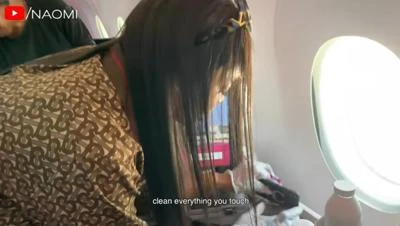 Coronavirus, la routine aeroportuale di Naomi Campbell diventa virale