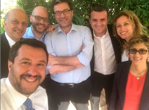 Matteo Salvini, riunione a sorpresa coi vertici della Lega dopo la fumata nera sulla Flat Tax
