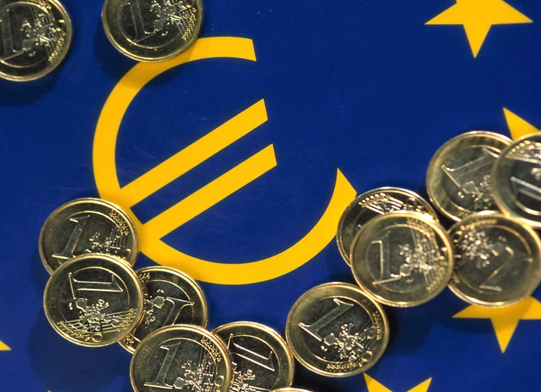 Lo studio che boccia l'euro:all'Italia conviene uscirne