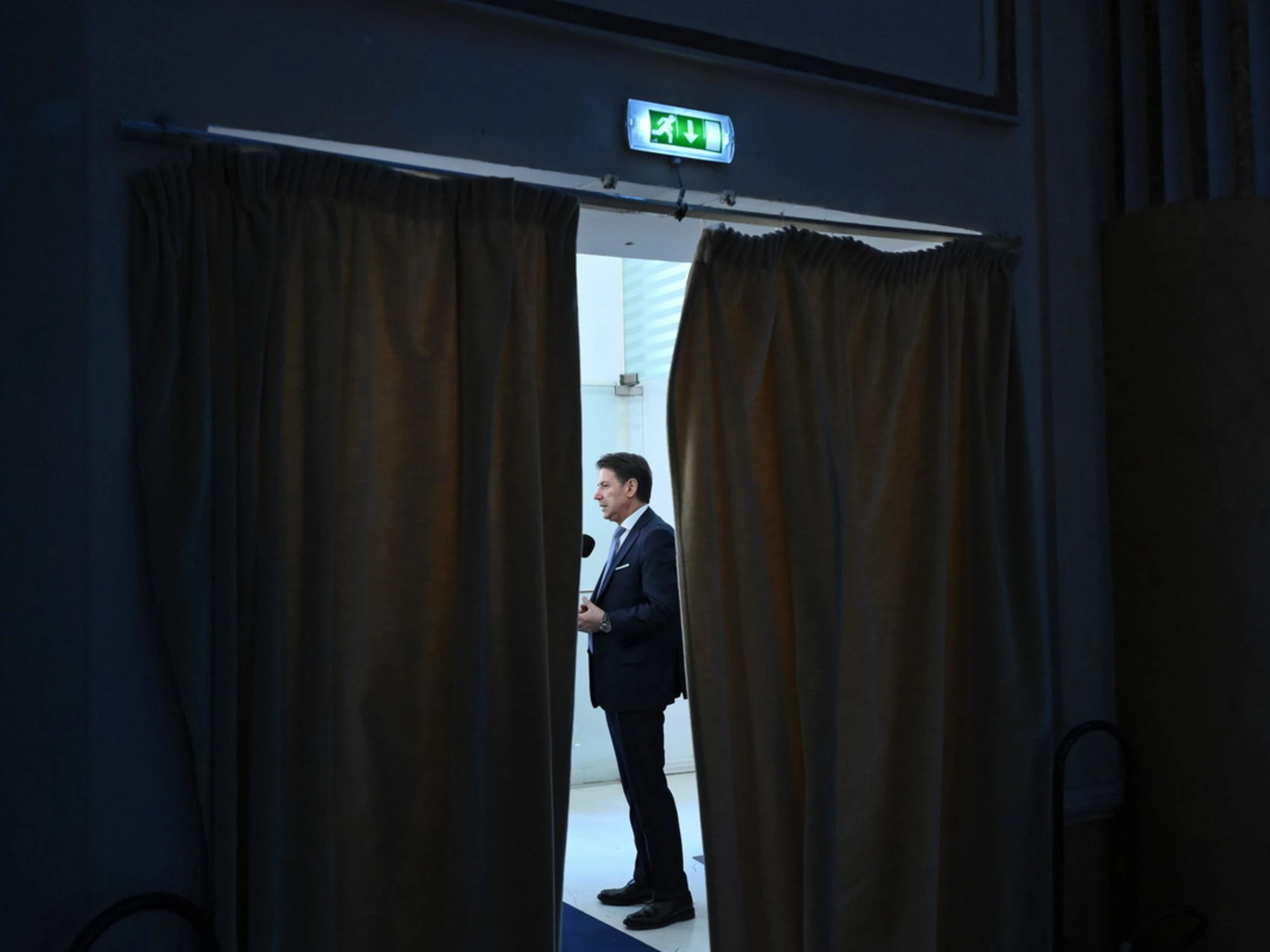 Giuseppe Conte rompe il silenzio per infangare Meloni: "La regia è di Palazzo Chigi"