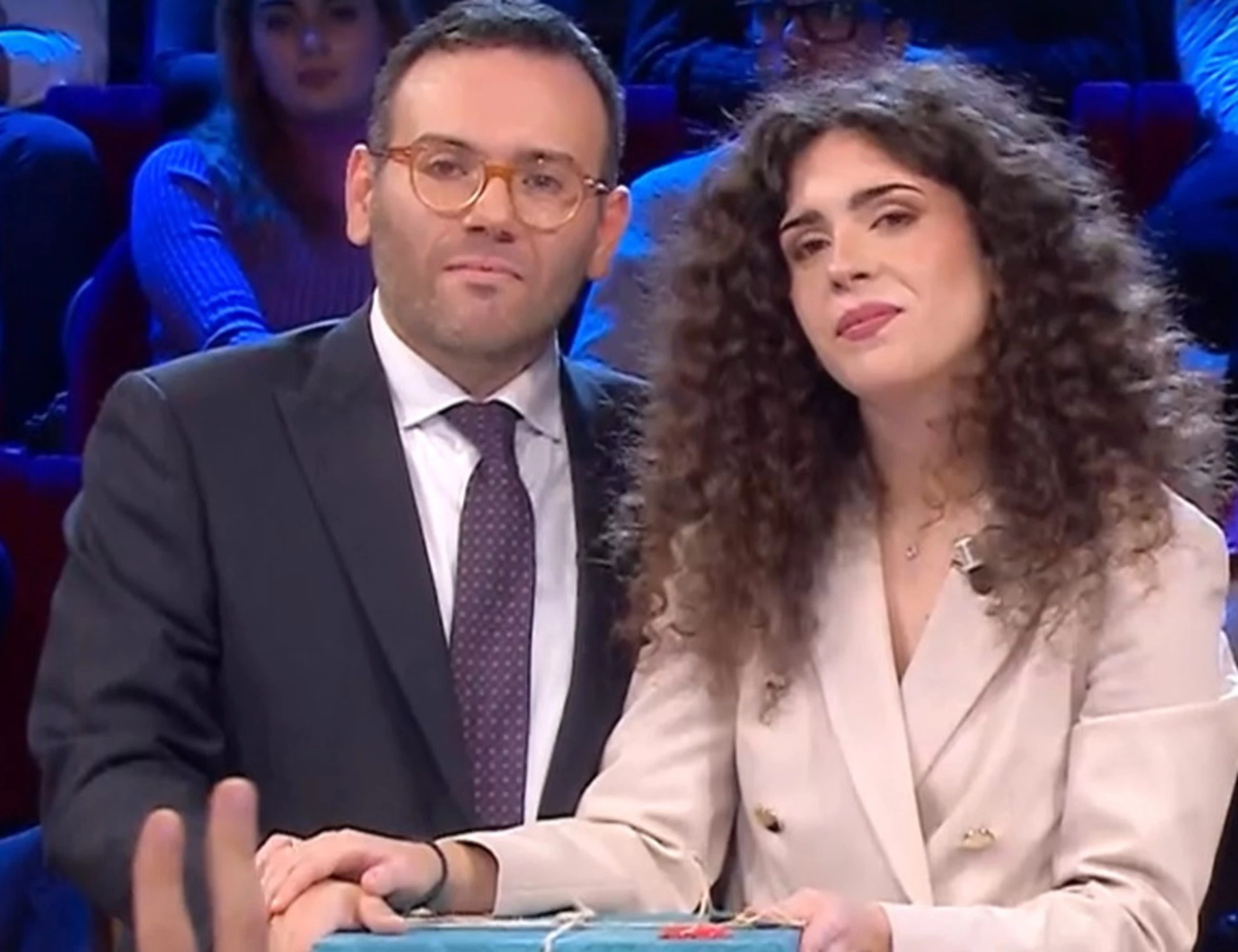 Affari tuoi, Charlotte e Antonio umiliati: "Lei non lo bacia"