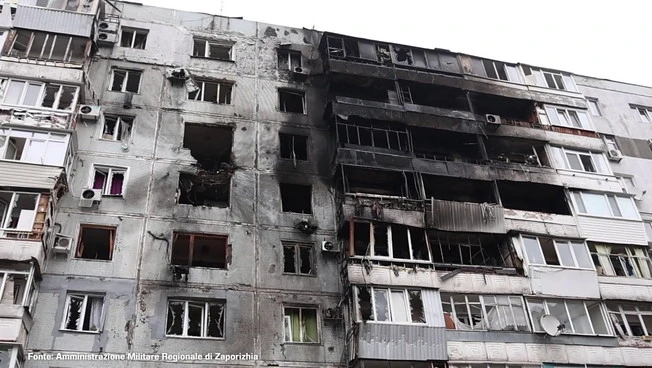 Attacco russo su un edificio residenziale ucraino, 4 feriti