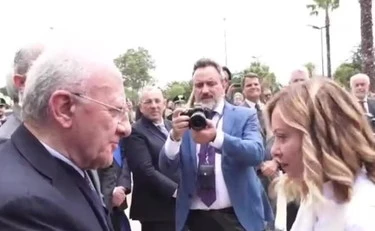 De Luca kritiziral petzvezdnike, sodišče omililo zakon proti županom