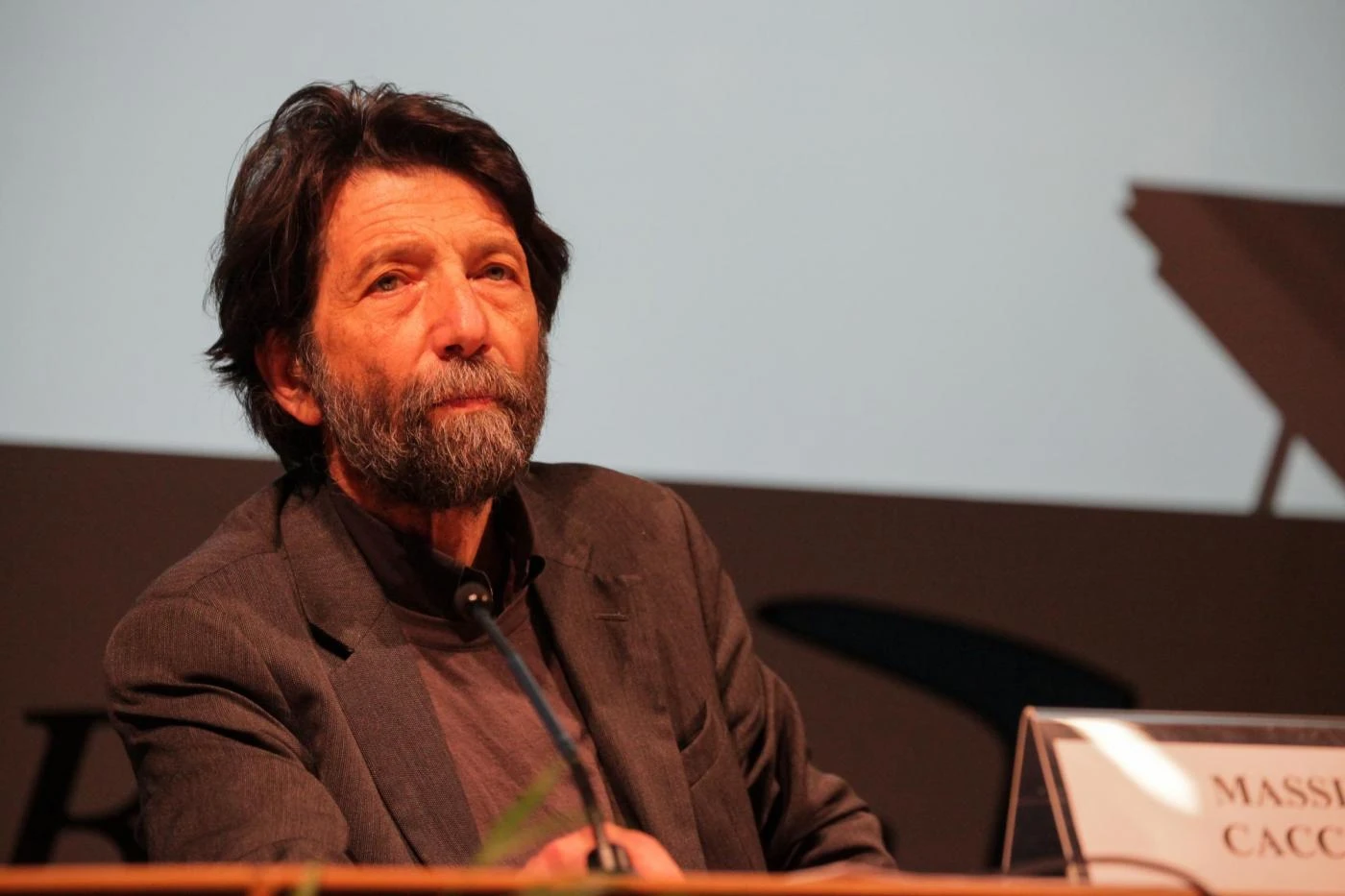 Massimo Cacciari, il paragone con Matteo Renzi con cui affonda Nicola Zingaretti