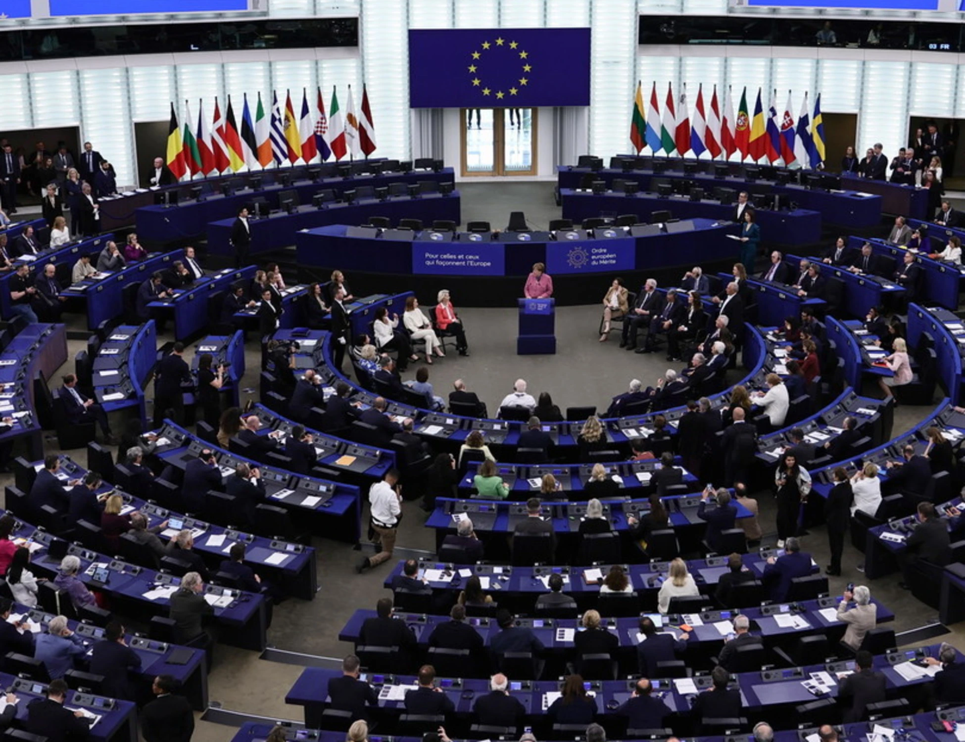 Ue, "missione sullo stato di diritto in Italia": la destra spazza via il fango della sinistra