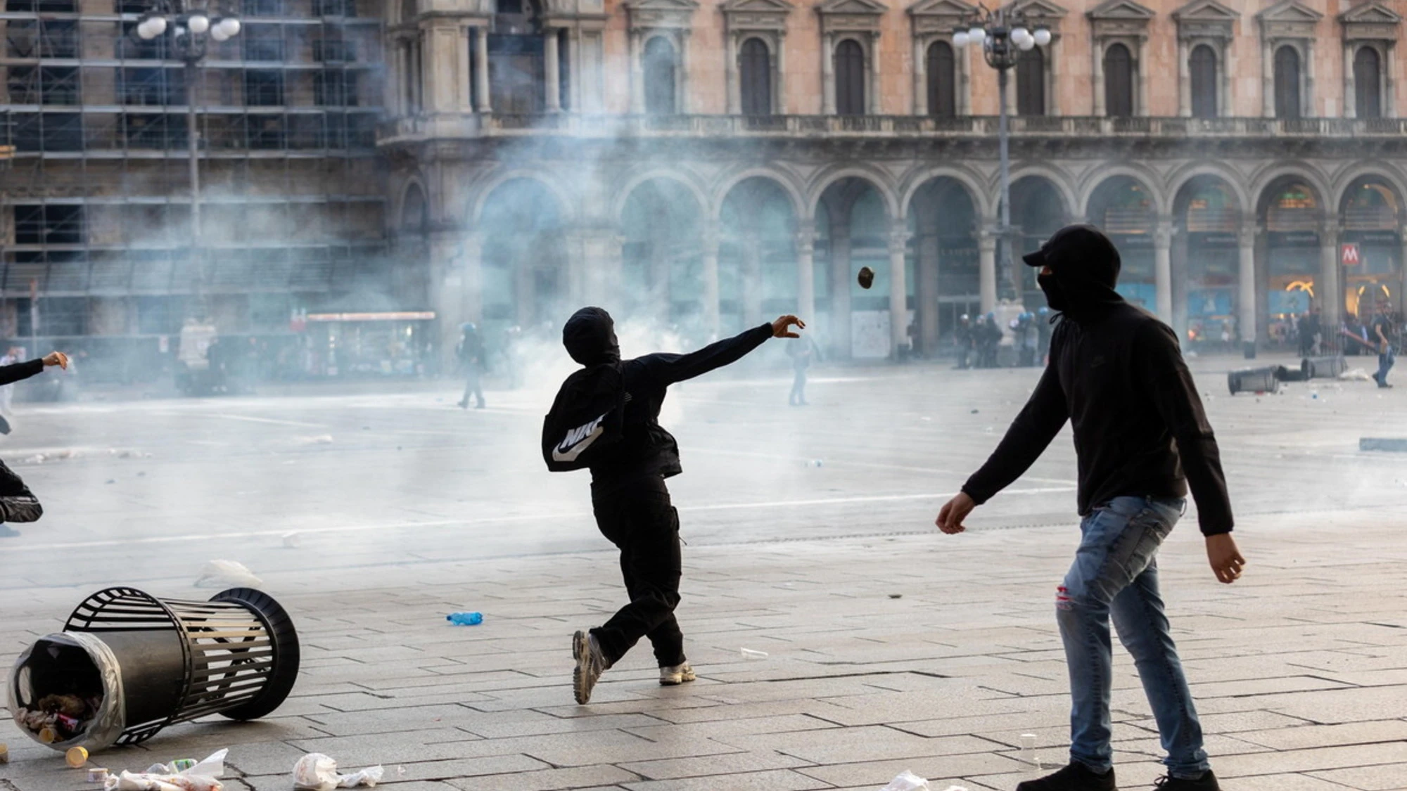 Cosa rischiano i vandali di Milano: le pene pesantissime