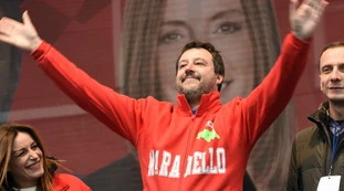Matteo Salvini aspetta al varco Conte: "Il primo maggio presenteremo un emendamento per la ricostruzione, vedremo poi"