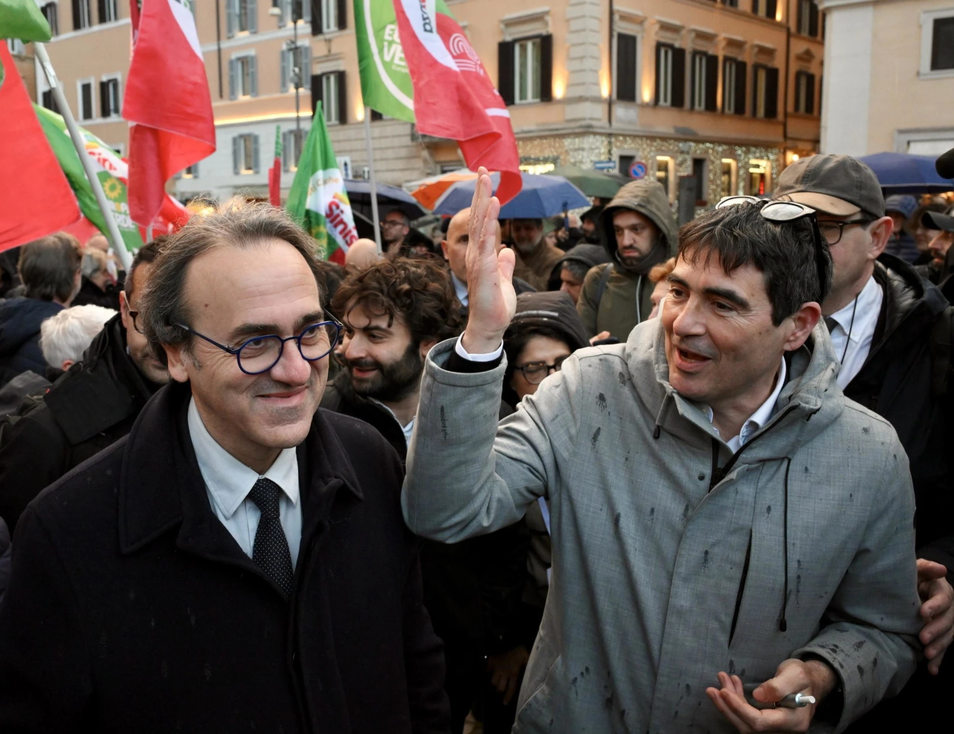 Avs, la sceneggiata contro Rubio a Roma: in favor di telecamera...