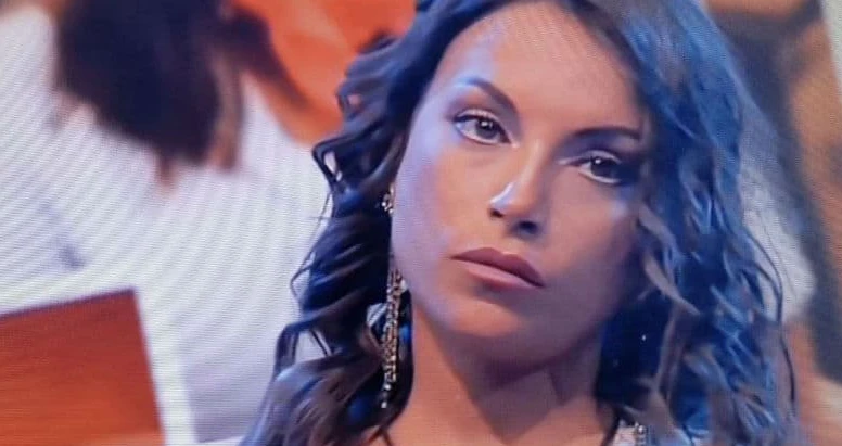 Grande Fratello, il crollo psicologico di Francesca De Andrè: massacrata da tutti, la crisi è gravissima