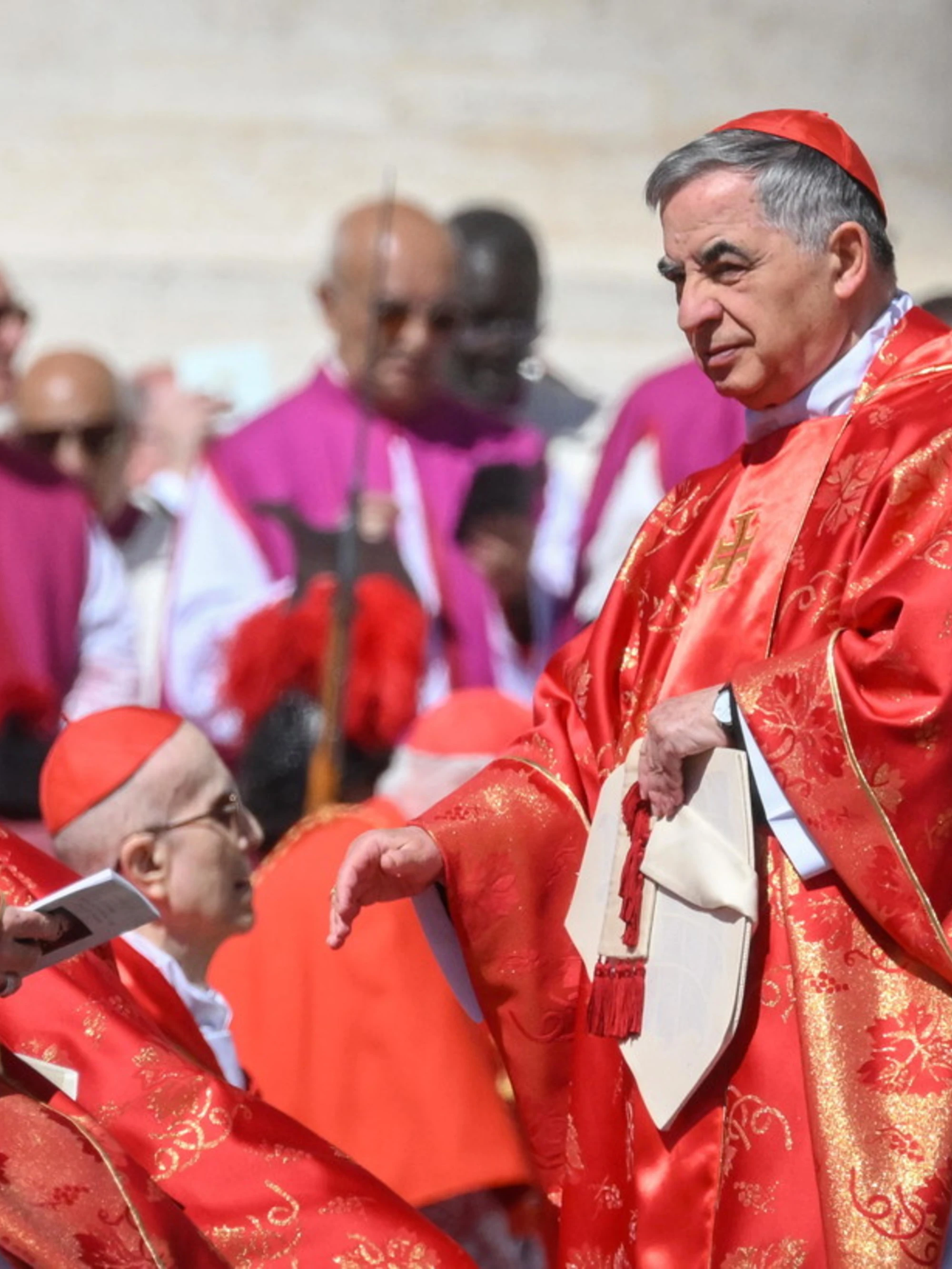 Angelo Becciu pronto a un passo indietro: rumors dal Vaticano