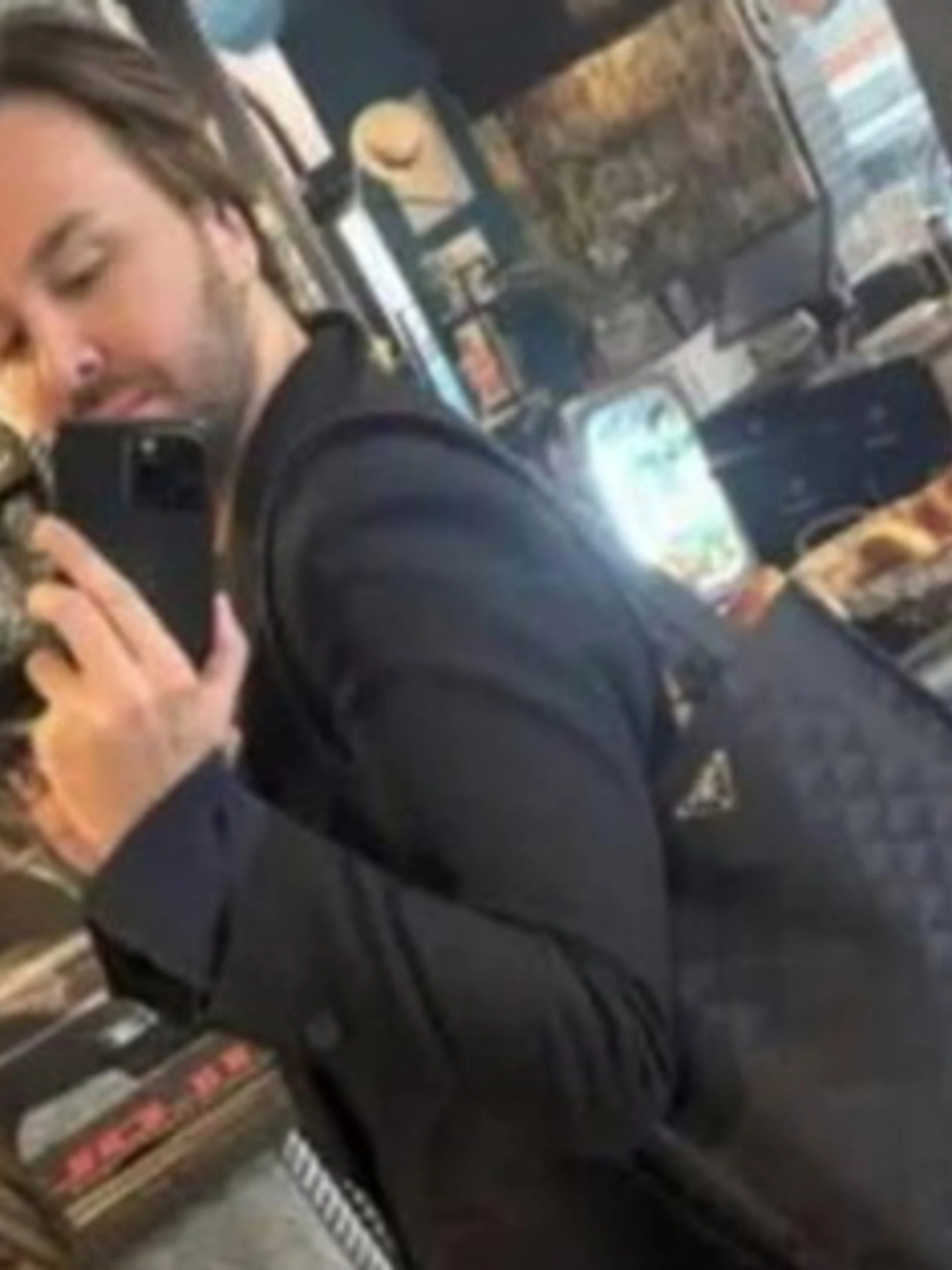 M5s, l'europarlamentare e le borse di Prada? Come si copre di ridicolo