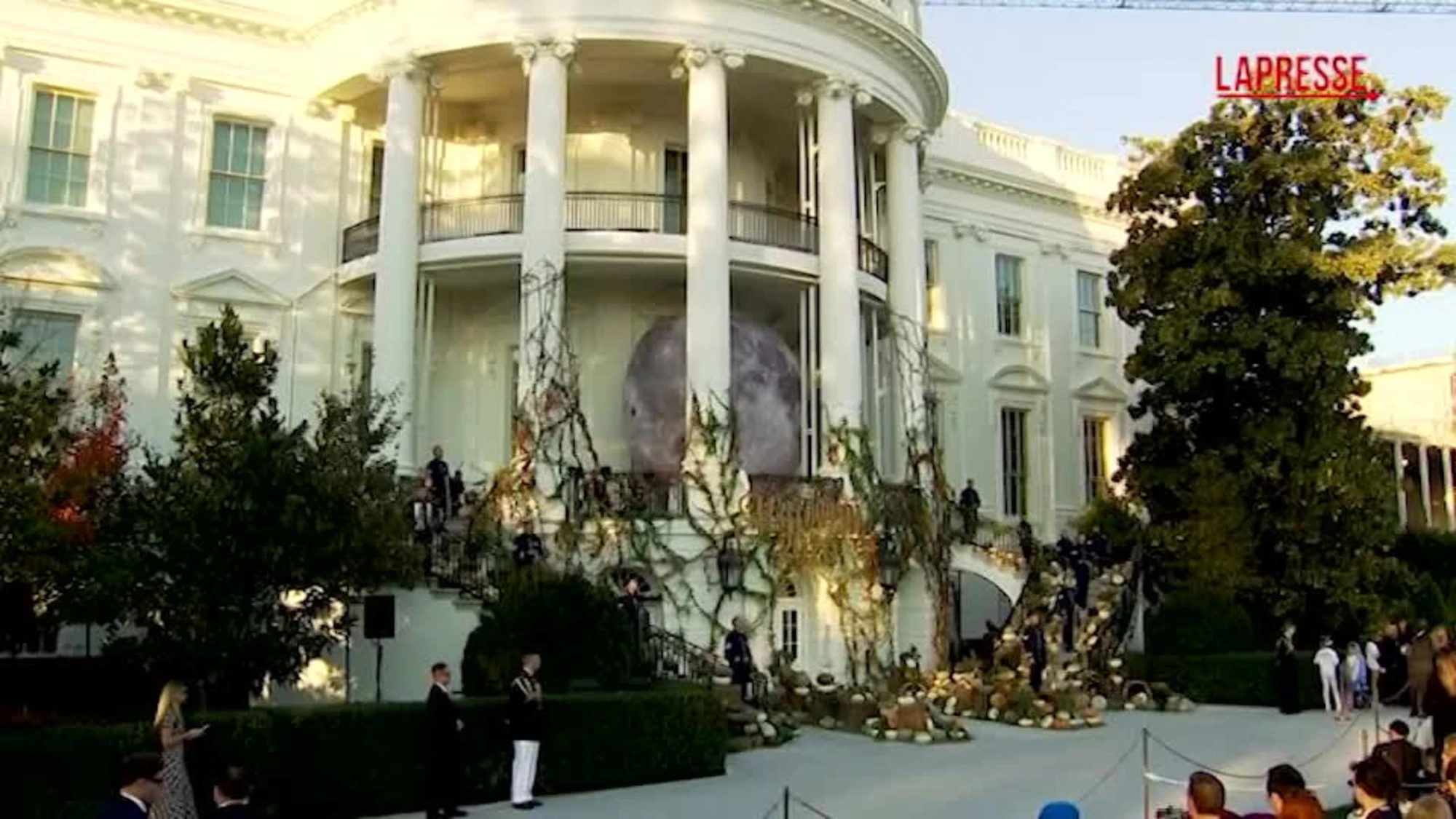 Donald Trump e Melania organizzano la festa di Halloween alla Casa Bianca