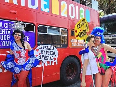 Sfila il Roma Pride: ''Siamo 150mila. Con Marino polemica chiusa''