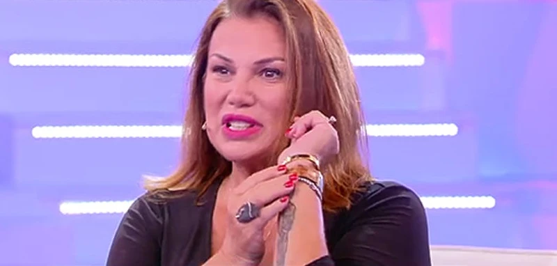 Serena Grandi, ladri in casa: trafugate pure le ceneri di papà. "Serve la ruspa, ha ragione Salvini"