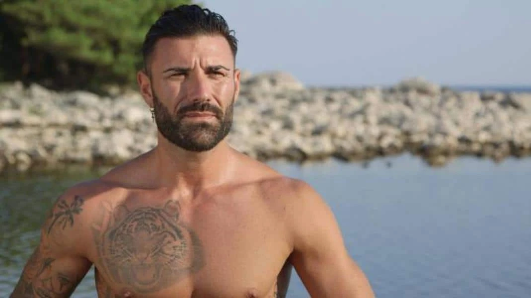 Domenica Live, Barbara D'Urso massacra John Vitale: "E vieni pure qui a leccarmi il fondoschiena?"
