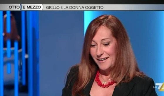 Paola Taverna (M5S): "Sputo in faccia a Berlusconi"