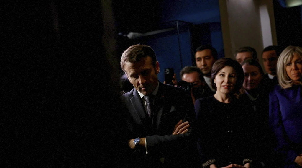 Macron, messaggio all'Italia: "Amici". Ma mentre lui parla...