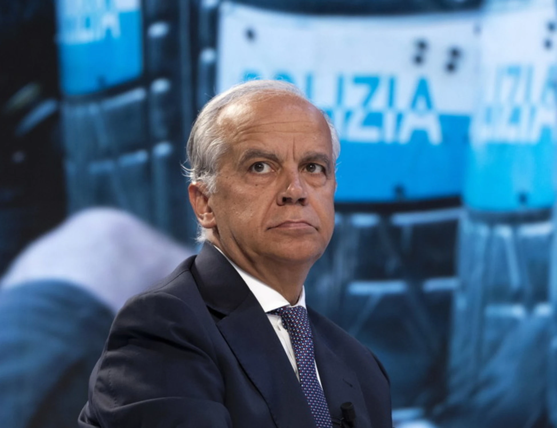 Immigrazione, clamoroso schiaffo di Piantedosi alla sinistra: "Nessun passo indietro"