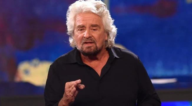 Beppe Grillo: "I vecchi? Tutti su un'isola nei mari del Sud"