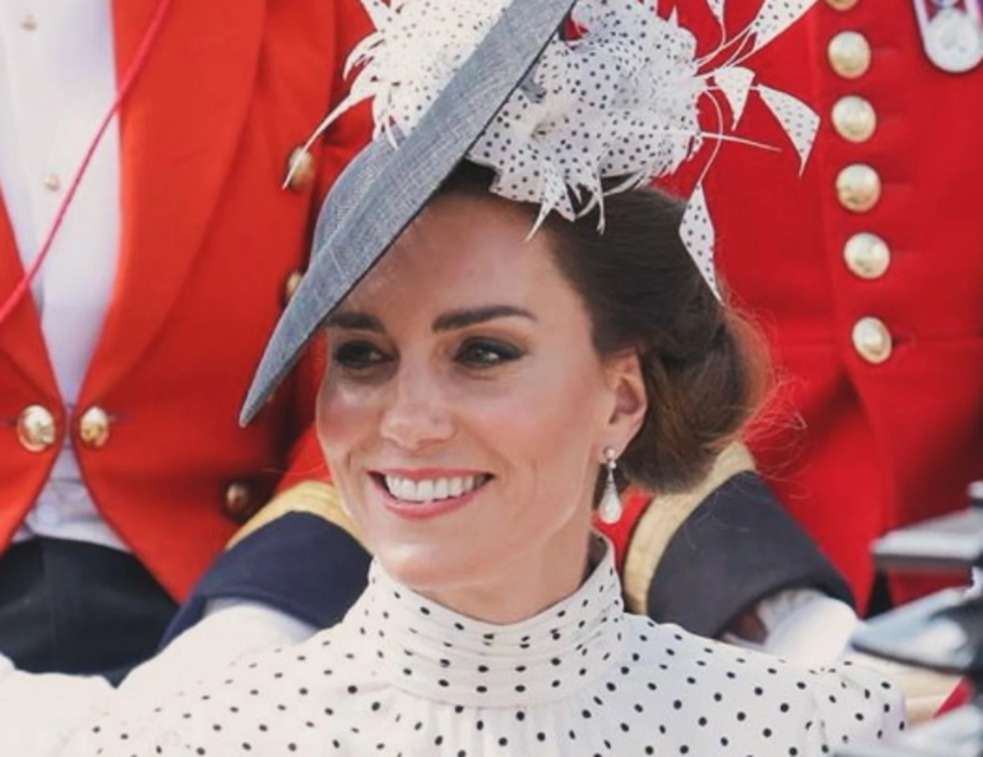Kate Middleton, il pizzo trasparente sconvolge il Regno Unito