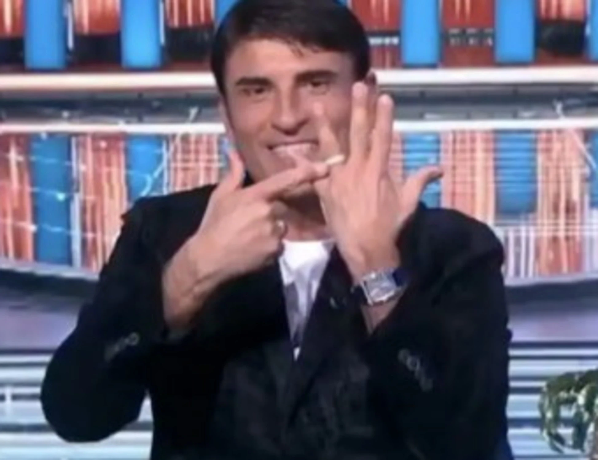 Sal Da Vinci interrompe il Tg1: una scena senza precedenti