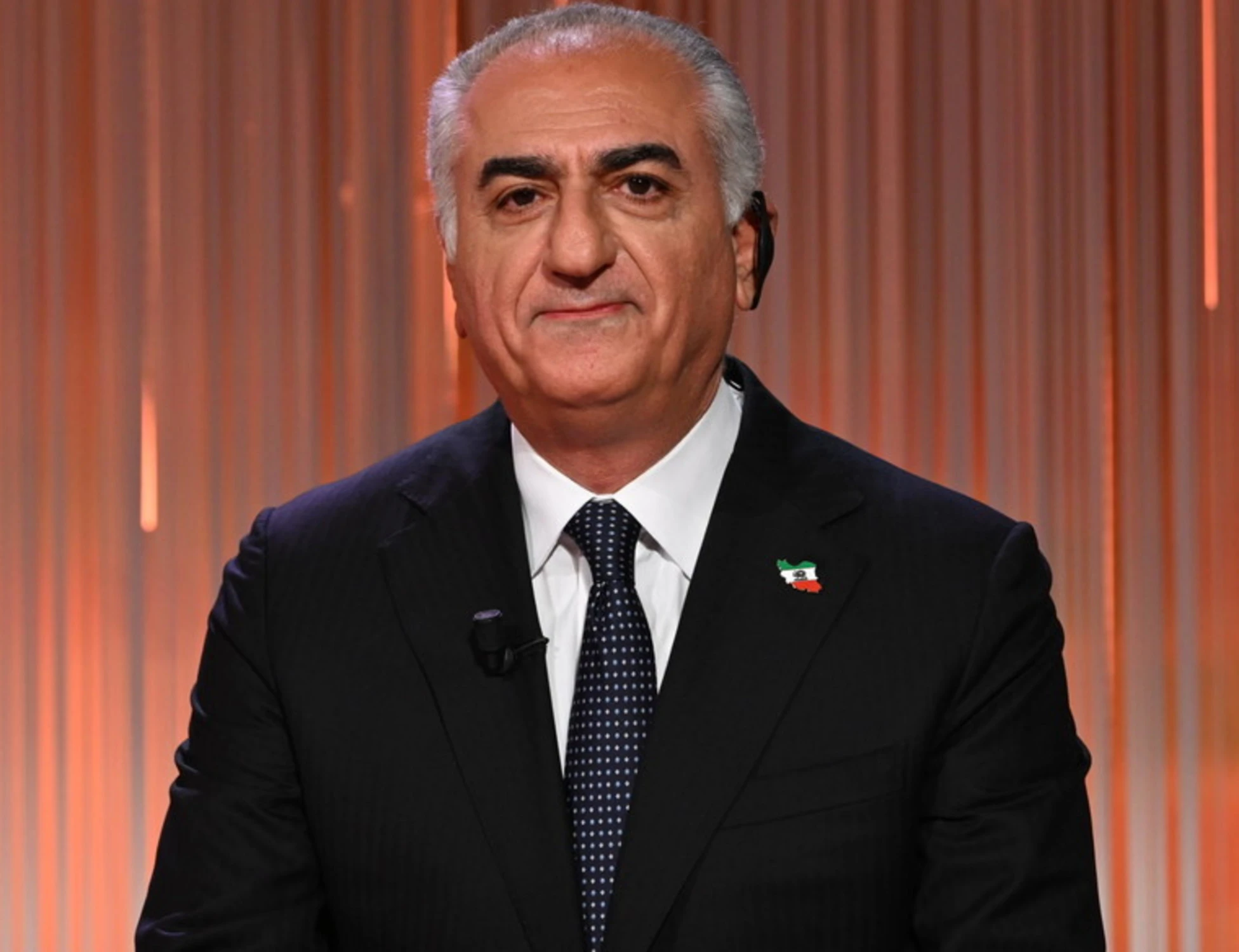Cinque minuti, Reza Pahlavi sfida il regime: "Pronto a tornare in Iran"