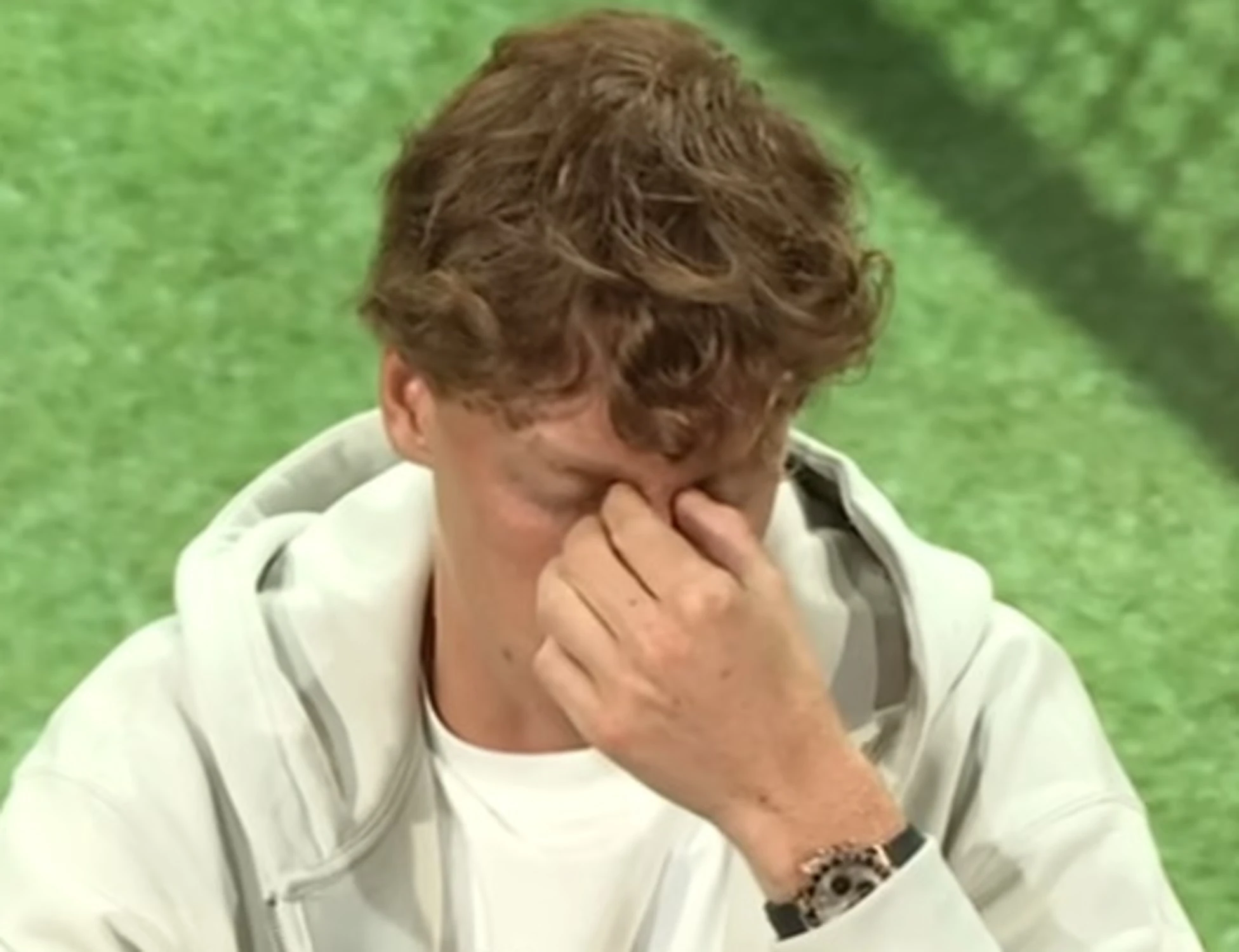 Jannik Sinner spazientito: "Con i miei soldi posso permettermi un buon avvocato"