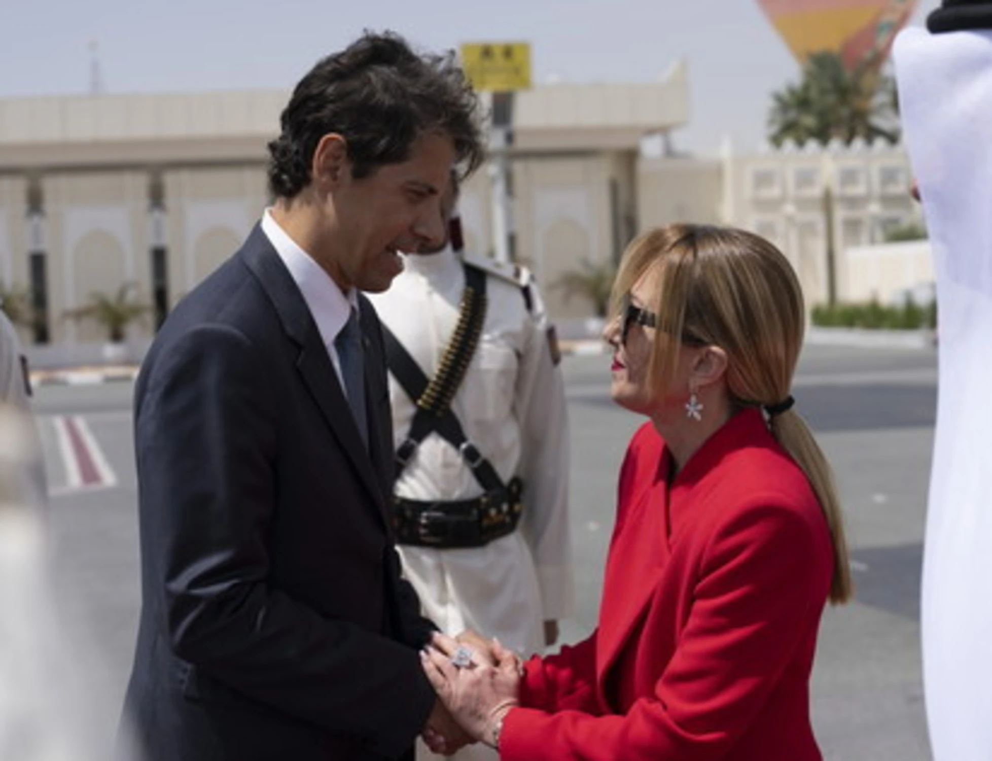 Giorgia Meloni nel Golfo, "qual è il rischio". La posta in gioco che la sinistra ignora