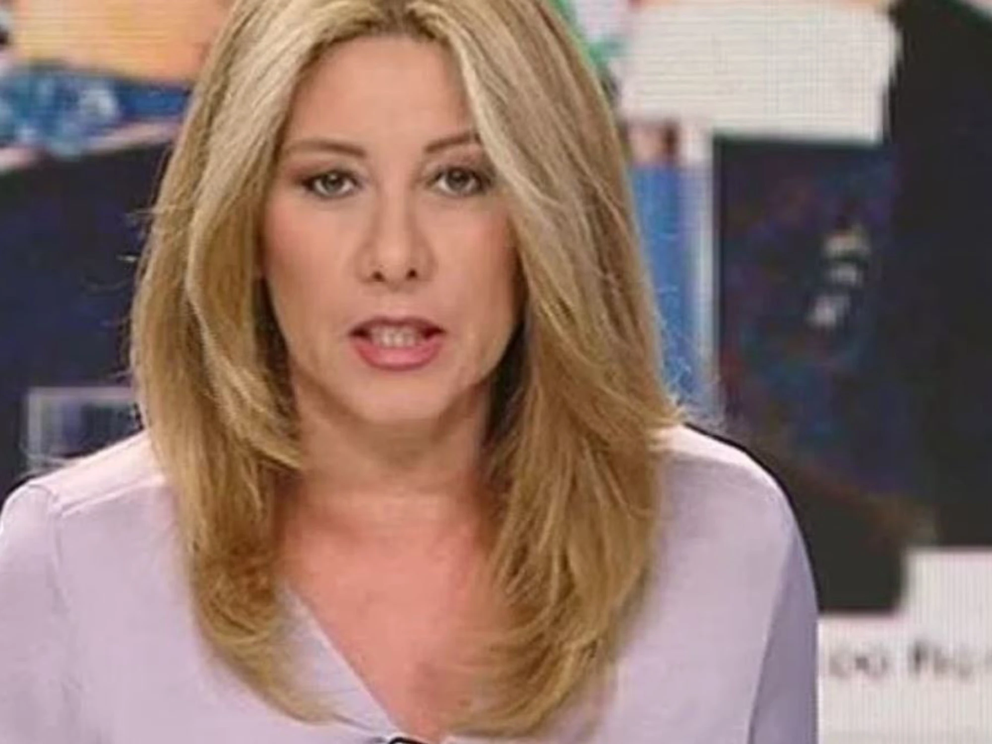 Gaia Tortora, il fronte del "No" tocca il fondo: "Giù la testa e suca"