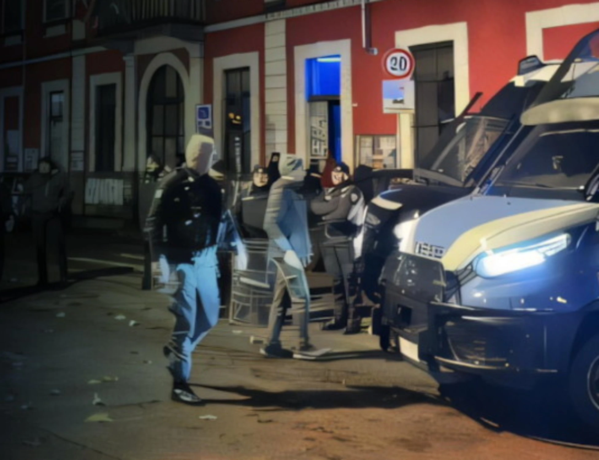 Askatasuna, fine corsa: sgomberato! Piantedosi: "Nessuno spazio alla violenza"