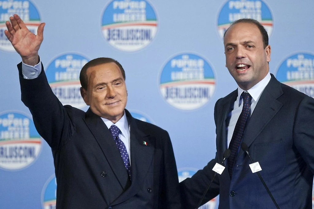 Silvio Berlusconi contro Angelino Alfano: "Ragiona come un piccolo leader"