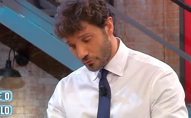 Affari Tuoi, De Martino zittisce il pacchista: "Serve il cervello!"