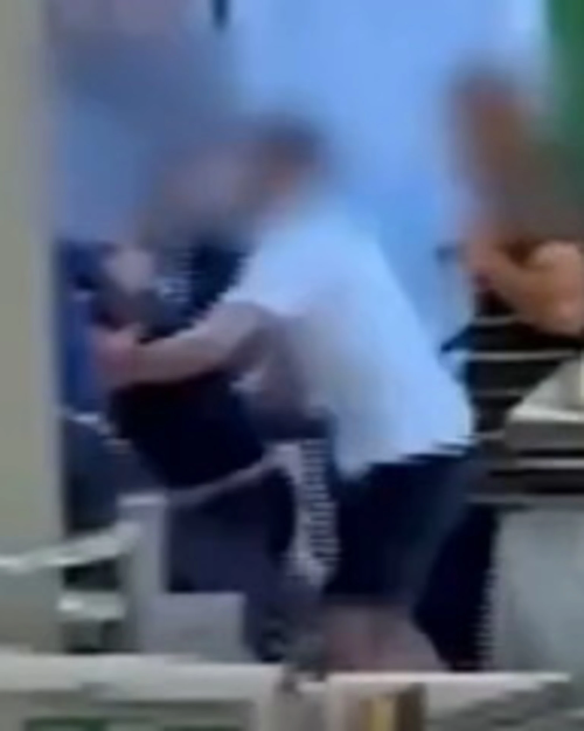 Brescia, massacra un vigilante al supermercato: arrestato 23enne rifugiato