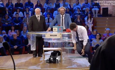 Affari tuoi, il papà di Domenico fa una figuraccia: "Ad Maiorca", De Martino ferma tutto